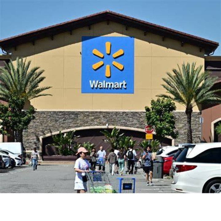 Walmart Karen gets TASERED