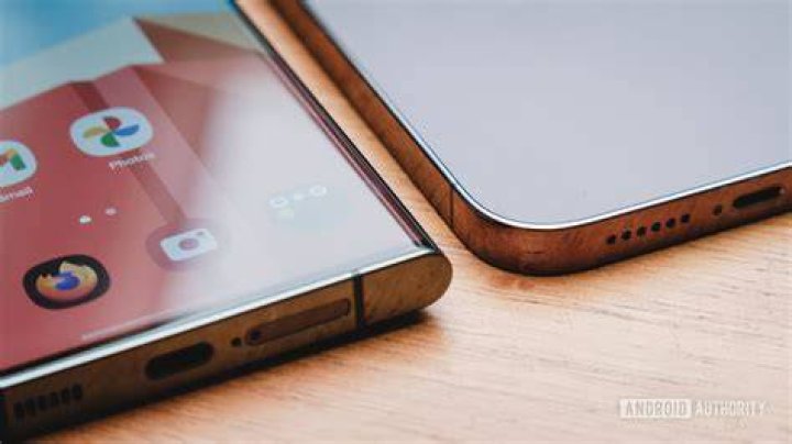 will the curved screen fall flat?